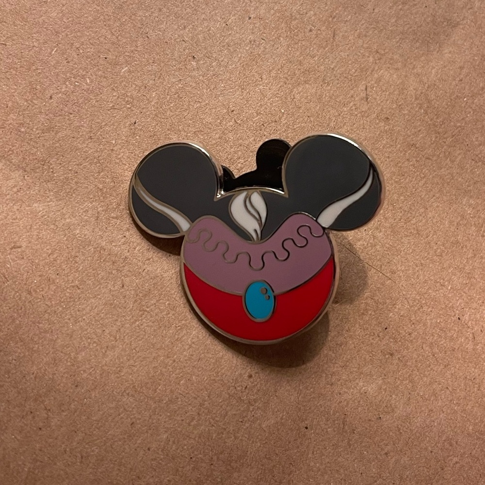 Disney Villains Mystery Pin - Lady Tremaine